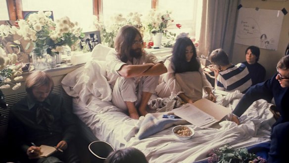 Ritchie Yorke (left) alongside John Lennon and Yoko Ono, Toronto, 1969.