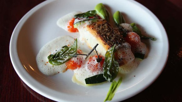 Cheffy: Snapper fillet with onion foam and zucchini puree.
