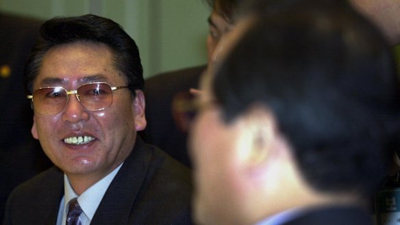 Choe Yong-gon in talks with South Korean Unification Minister Jeong Se-hyun during a dinner at a hotel in Seoul in March 2004. 