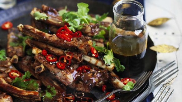 Yunnan barbecue spare ribs with black vinegar sauce.