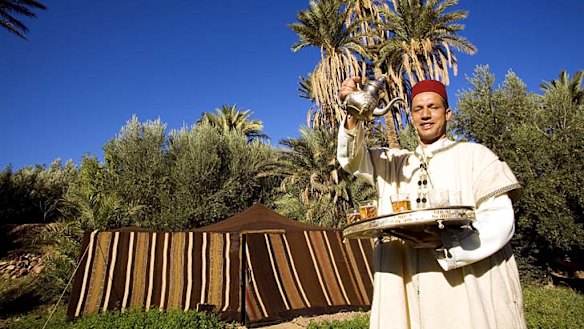 Sup in the sand ... teatime at Ouarzazate.