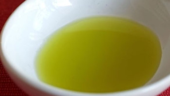 Coriander oil
