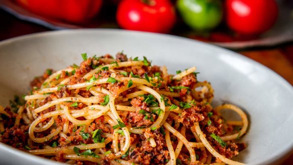 Spaghetti with anchovies, breadcrumbs and tomato.