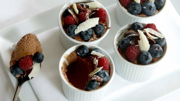 Quick chocolate mousse with summer berries.