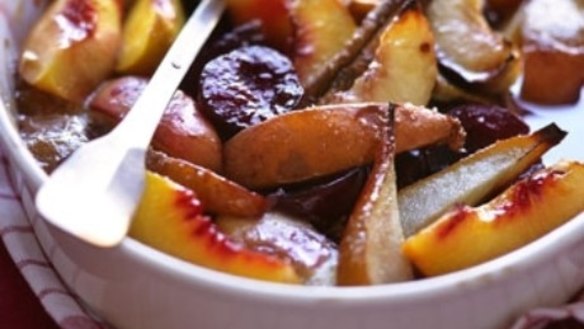 Baked fruit with honey