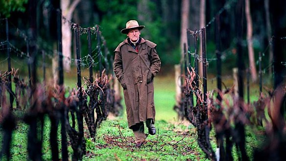 Vale Keith Dunstan, gentle footy hater, cyclist and master of words