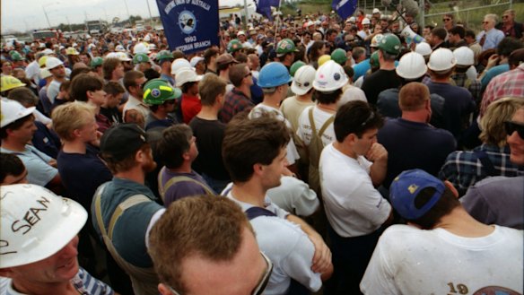 Picketers from the Victorian Maritime Union of Australia gather at Webb Dock, Melbourne. April 8, 1998.