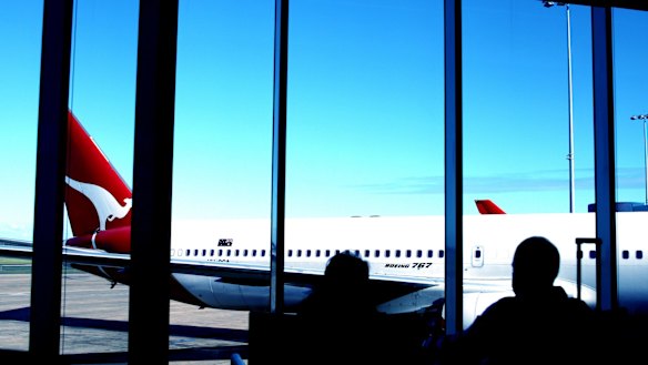 Qantas is pushing the planemakers hard on a stretch goal of completing the Sydney-London flight with 300 seats to give it the highest possible revenue and fleet flexibility.