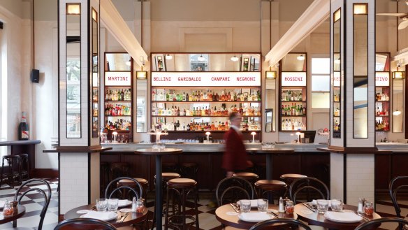 Pepe's Italian & Liquor, in the heart of the theatre district, oozes New York glamour.