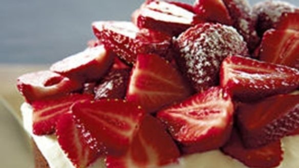 Strawberry and yoghurt cake
