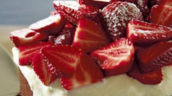 Strawberry and yoghurt cake