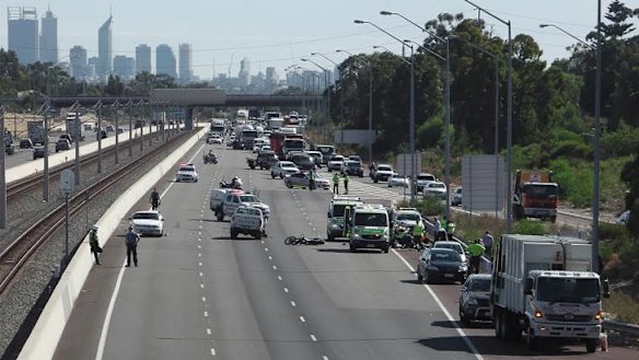 Motorcyclist killed in horror Kwinana Freeway crash