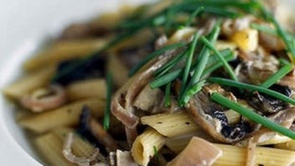 Super-quick dinner: Penne with mushrooms.