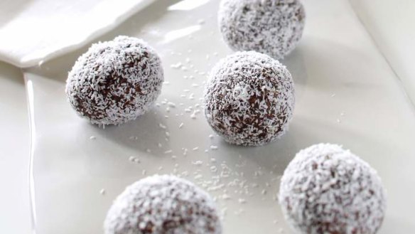 Little balls of protein and energy made from pureed raw dates, nuts and seeds.