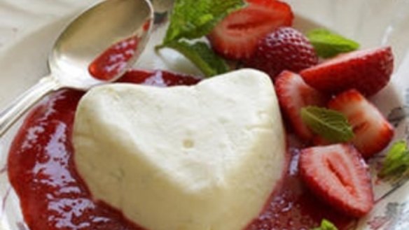 Coeur à la Crème With Strawberry Sauce Recipe