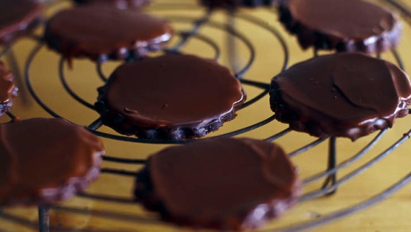 Chocolate biscuits with nutmeg.