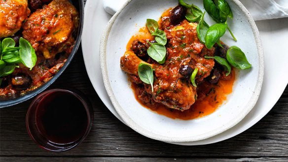 Step into the Provencal bistro, at home:Chicken with tomato and olive sauce