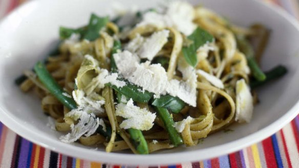 Pesto tagliatelle with green beans.