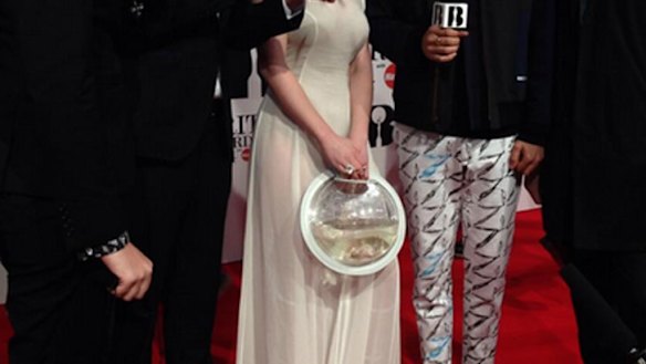 Live fish handbag draws ire at Brit Awards