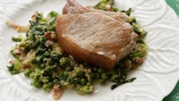 Pork chop with lettuce, bacon and peas