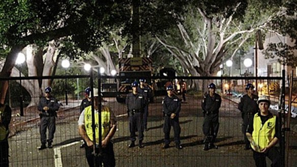 'People are just devastated': riot squad moves in for fig tree removal