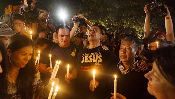 A midnight candlelight vigil at Cilicap held to coincide with the execution of Andrew Chan and Myuran Sakamaran and six others.
