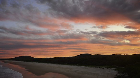Pink sky after sunset at Cabarita Beach in the Northern Rivers. 
