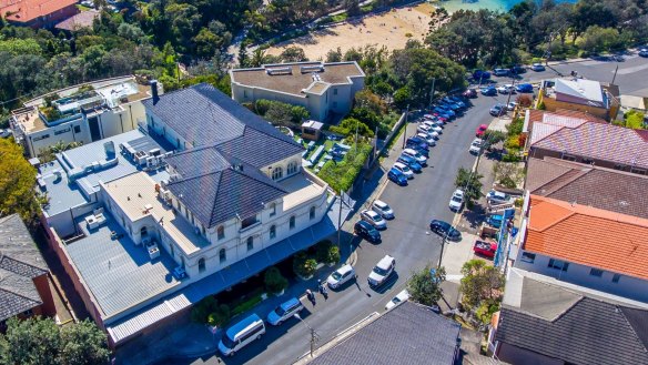 Clovelly Hotel, one of the best pubs located in Eastern Suburbs.