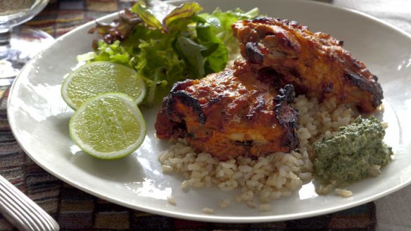 Tandoori chicken with mint-yoghurt sauce.