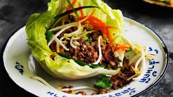 You can use duck, chicken or even beef in Chinese-favourite sang choi bao.