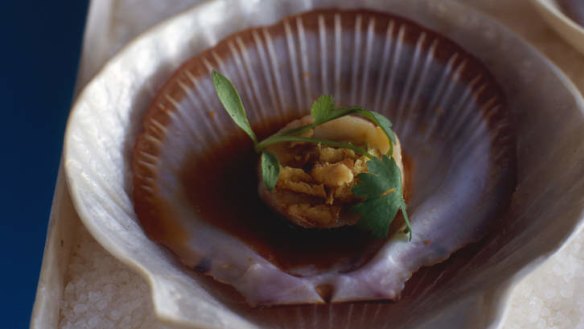 Baked scallops with ginger and soy