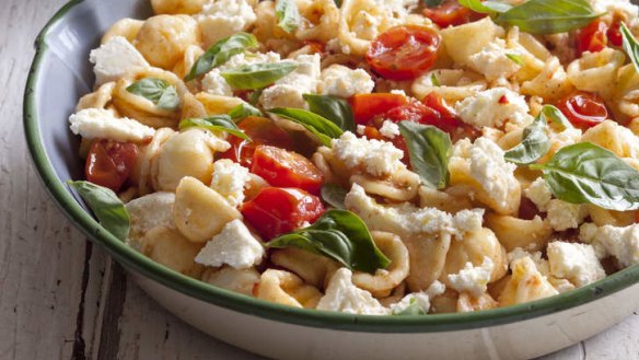 Light summer dinner: Ricotta and tomato pasta.