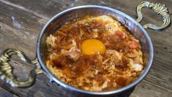 The menemen (scrambled eggs) is served in a pan.