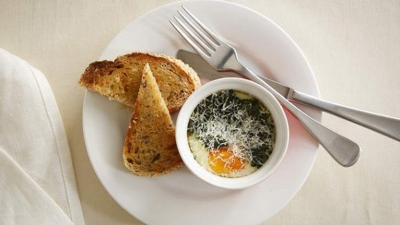 Break out of your breakfast rut with baked spinach eggs.