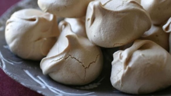 Brown sugar meringues