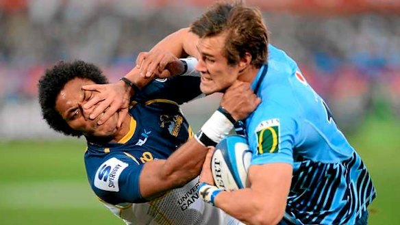 JJ Engelbrecht shrugs off Henry Speight to score the only try for the Bulls.