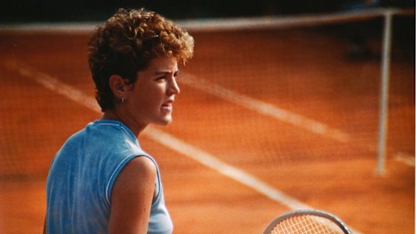 Elizabeth Minter recalls the loneliness of the tennis professional