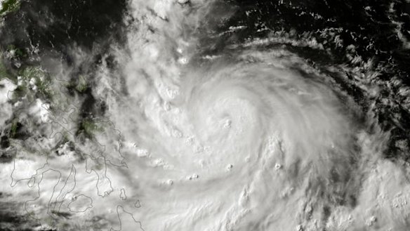 Thousands flee as Typhoon Rammasun batters east Philippines, heads for ...