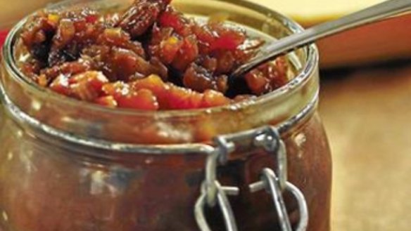 Apple, golden syrup and pecan chutney