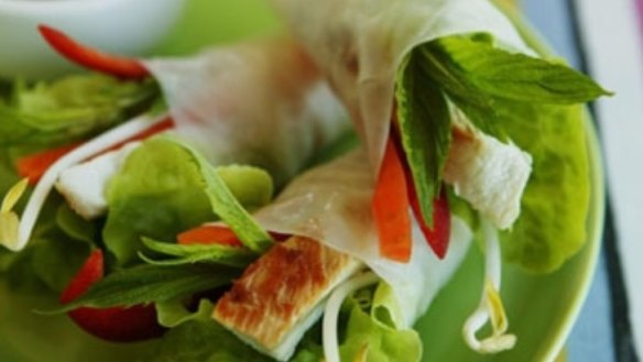 Chicken and rice paper rolls