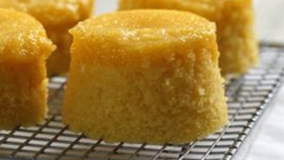 Steamed lemon curd pudding