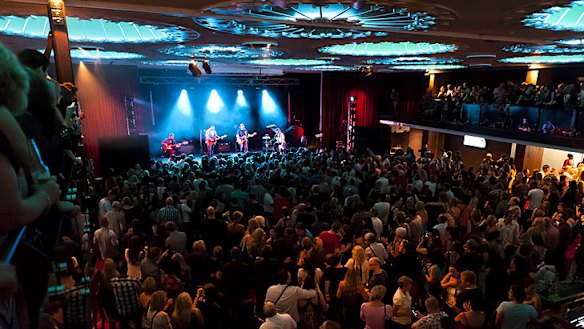 Pete Murray plays the Eatons Hill Hotel.