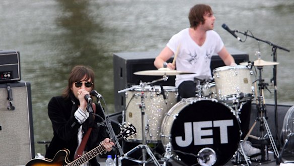 Jet performing in Melbourne in 2006.