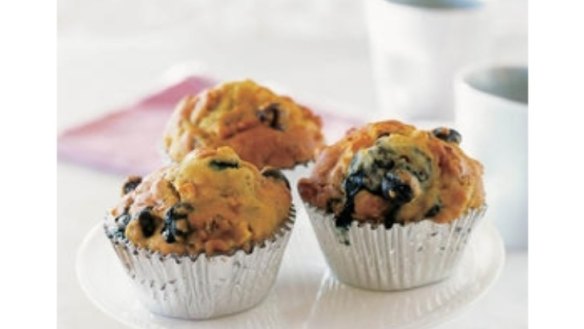 Healthy apple and berry muffins