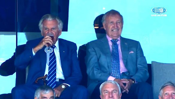 Bob Hawke alongside the former federal sports minister John Brown at the SCG on day two of the Ashes Test.