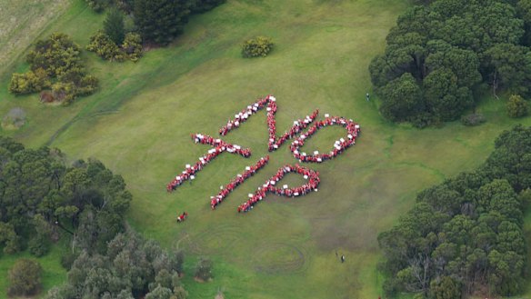 About 1000 people gather on the Mornington Peninsula to protest the tip on August 26.