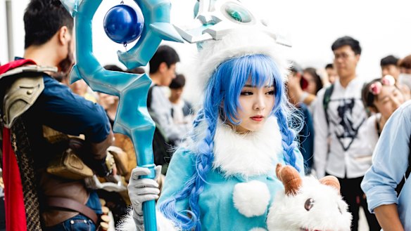 A cosplayer at the 2016 MSI.