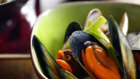 Stir-fried mussels and pipis in oyster sauce