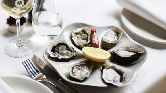 Oysters are served on elegant porcelain plates.