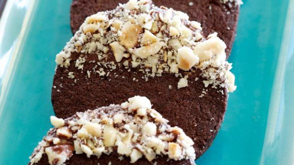 Chocolate plus hazelnuts equals an easily-achieved glam end product.